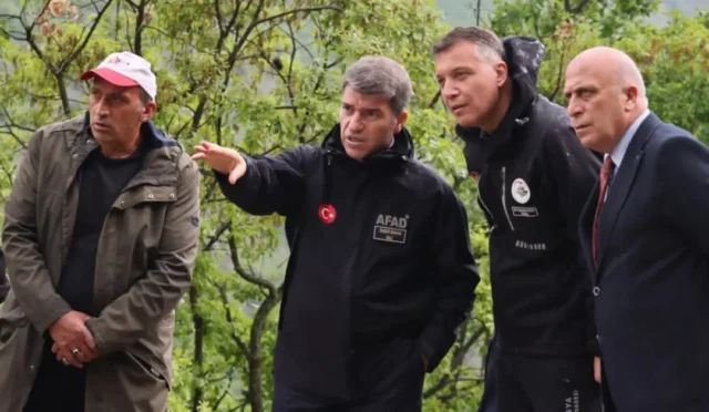 Amasya Valisi Önder Bakan, Yeşilırmak'ta artan su seviyesi nedeniyle vatandaşları uyardı.