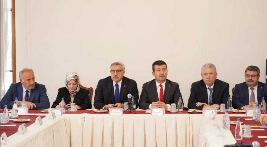 ASBÜ’de Dijital Şiddet Masaya Yatırıldı: Uzmanlar Çözüm Önerileri Sundu