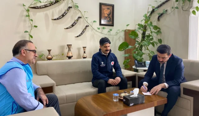 Arpaçay Kaymakamı Muhammed Burak Akköz, Türkiye Diyanet Vakfı'na kurban bağışında bulundu.