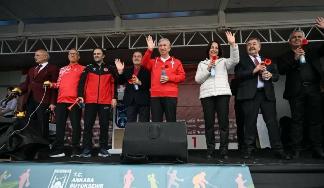 Ankara'da düzenlenen 19 Mayıs Yarı Maratonu ve Halk Koşusu'ndan genel görünüm