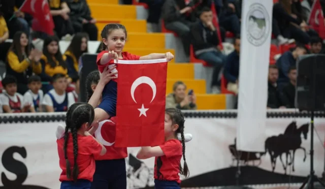 Kars'ta 19 Mayıs Atatürk'ü Anma, Gençlik ve Spor Bayramı kutlamalarından genel görünüm