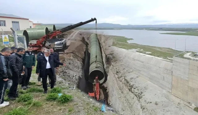 DSİ heyeti Kars Barajı sulama hattı inşaatını inceliyor