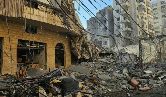 Lübnan'da çatışma bölgesinden bir görünüm, can kaybı sayısının arttığına dair haber görseli.