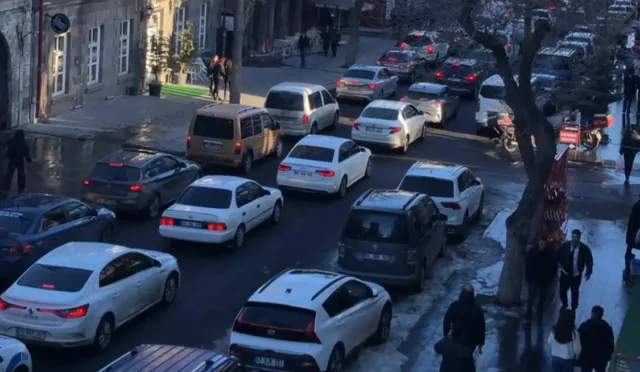 Kars'ta trafiğe kayıtlı araç sayısının 55 bini aştığını gösteren istatistik grafiği
