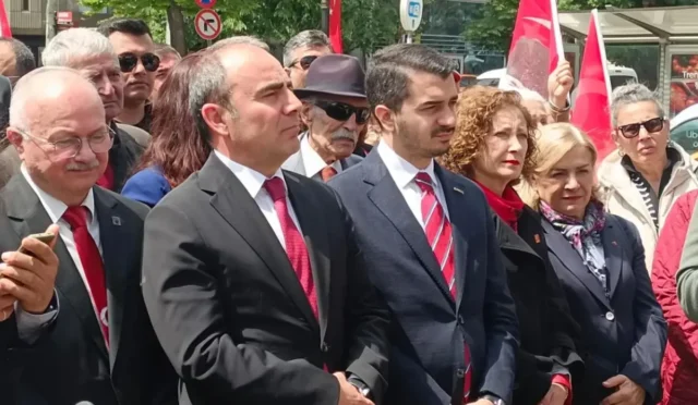 Çankaya Belediyesi'nin ev sahipliğinde Kızılay Zafer Anıtı önünde düzenlenen 19 Mayıs Atatürk'ü Anma, Gençlik ve Spor Bayramı kutlamalarından genel görünüm.