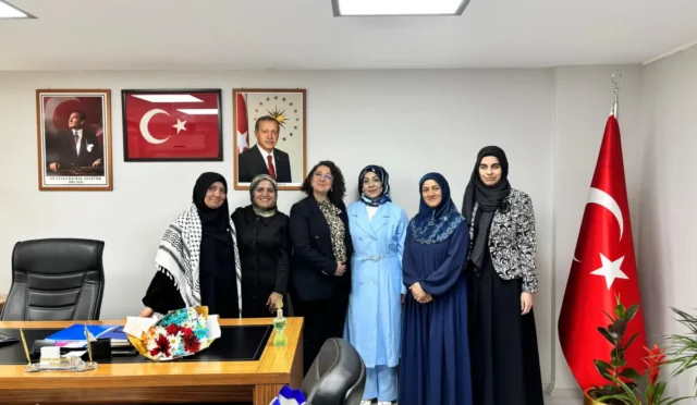 Ağrı Kadın STK Platformu temsilcileri, Betül Bozkurt'u ziyaret ederek kadın projeleri ve insani yardım konularını görüştü.