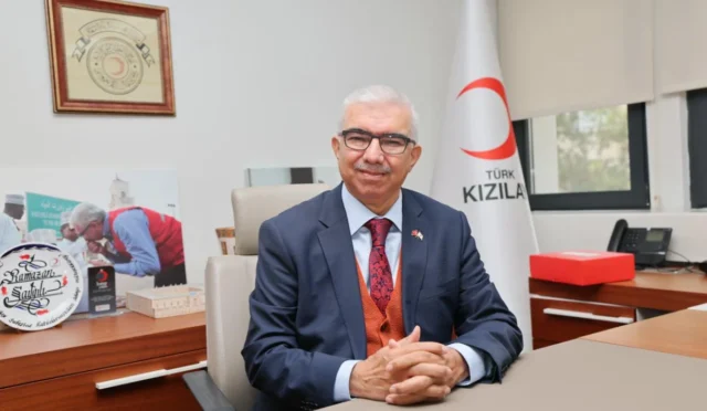 Türk Kızılay Genel Sekreteri Ramazan Saygılı, kurban bağışlarının ihtiyaç sahiplerine ulaşmasıyla ilgili açıklama yapıyor.