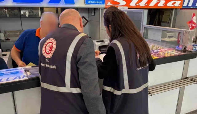 Ankara Ticaret İl Müdürlüğü ekipleri, Kurban Bayramı öncesi otobüs firmaları ve sebze hallerinde fiyat denetimi yapıyor.
