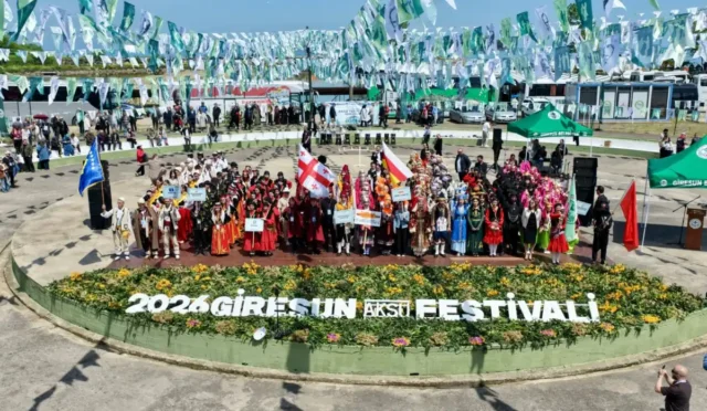 Giresun Aksu Festivali'nde binlerce yıllık gelenekler coşkuyla kutlandı, halk oyunları gösterileri yapıldı.