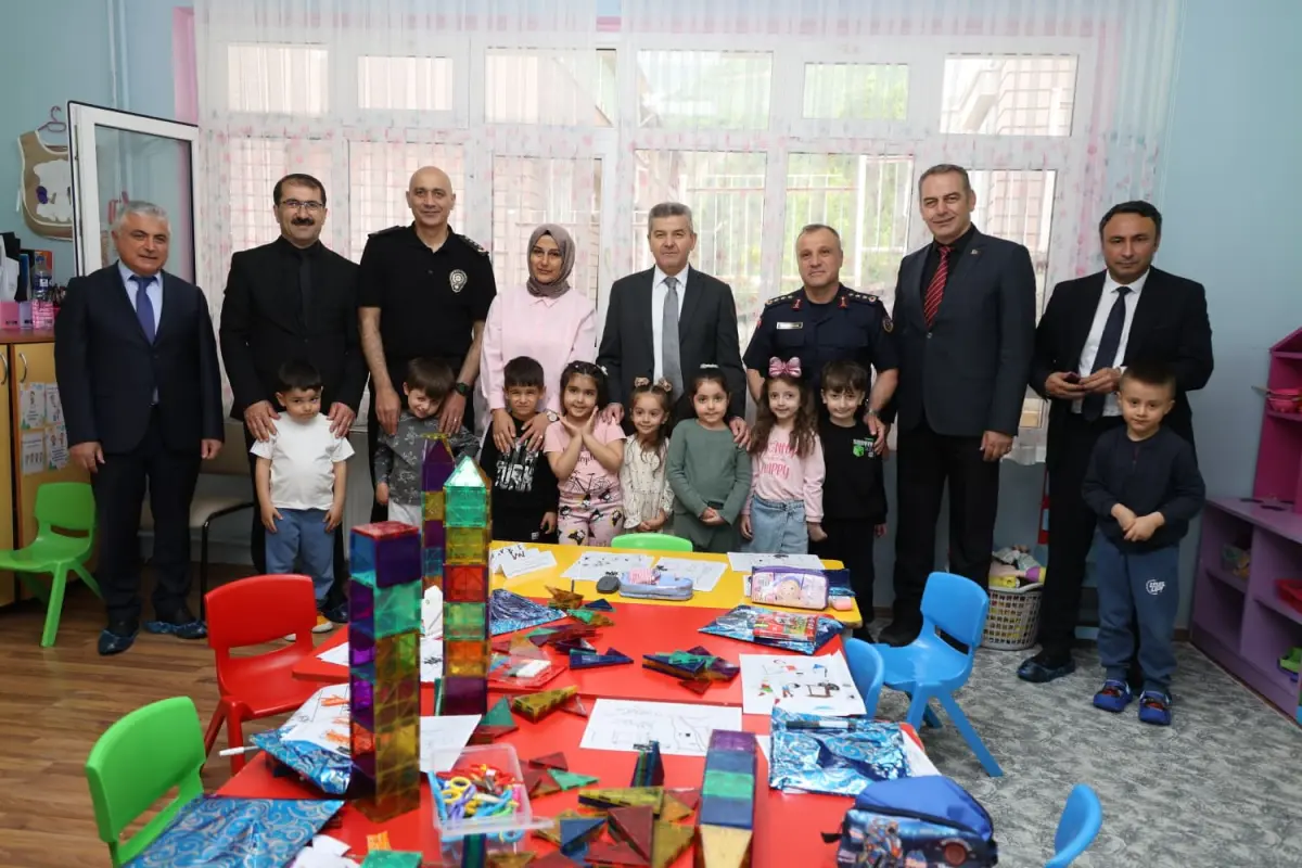 Artvin Valisi Ergün’den Okullara Ziyaret: Öğrencilerle Buluştu, Eğitim İhtiyaçlarını Dinledi