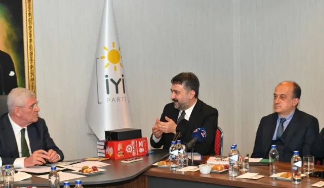 Ankara Kent Konseyi Başkanı Halil İbrahim Yılmaz, İYİ Parti Genel Başkanı Müsavat Dervişoğlu'nu ziyaret etti.
