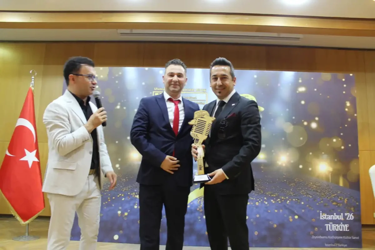 Bahadır Bulut’tan Radyoculara Övgü: ‘Toplum Psikologları’ndan ‘Yılın Spor Yöneticisi’ Ödülü