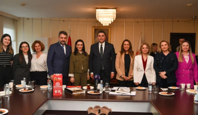 Ankara Kent Konseyi Başkanı Halil İbrahim Yılmaz, Demokrat Parti Genel Başkanı Gültekin Uysal'ı ziyaret etti.