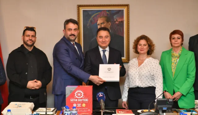 Ankara Kent Konseyi Başkanı Halil İbrahim Yılmaz, Deva Partisi Genel Başkanı Ali Babacan ile Ankara'nın geleceği hakkında görüştü.