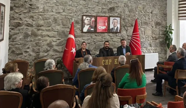 CHP Bursa Milletvekili Orhan Sarıbal, Kars'ta çiftçiler ve üreticilerle bir araya gelerek tarım sektöründeki krizi ve çözüm önerilerini konuştu.