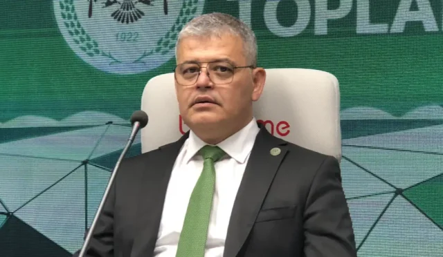 Konyaspor futbol takımı taraftarların coşkulu desteğiyle kupa finaline uğurlanıyor