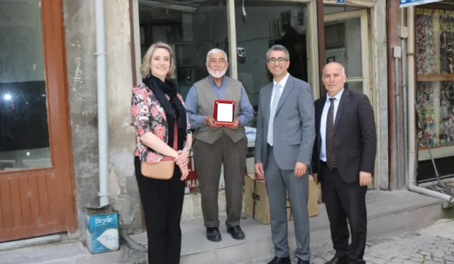 Beypazarı'nda geleneksel zanaatkarlara vefa plaketi takdimi