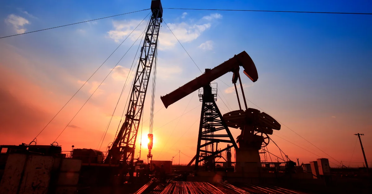 Ortadoğu Geriliminde Brent Petrol 104 Doları Aştı: ABD-İran Görüşmeleri Piyasaları Etkiliyor