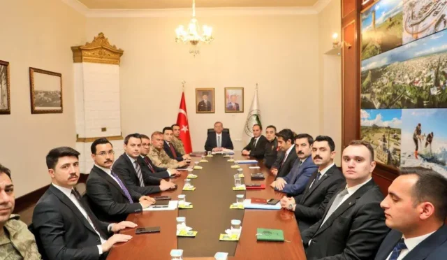 Kars'ta güvenlik toplantısı ve bayram tedbirleri değerlendirmesi