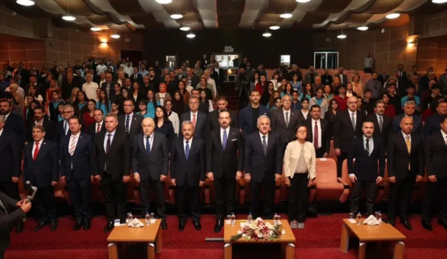 Diyarbakır'da Ziya Gökalp'in doğumunun 150. yılı anma etkinlikleri kapsamında düzenlenen Uluslararası Ziya Gökalp Kongresi'nden genel bir görüntü.