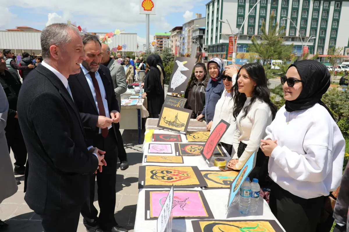 Ağrı’da ‘Vakti Kuşanmak’ Sergisi: Manevi Değerler ve Gençlik Buluşması Büyük İlgi Gördü
