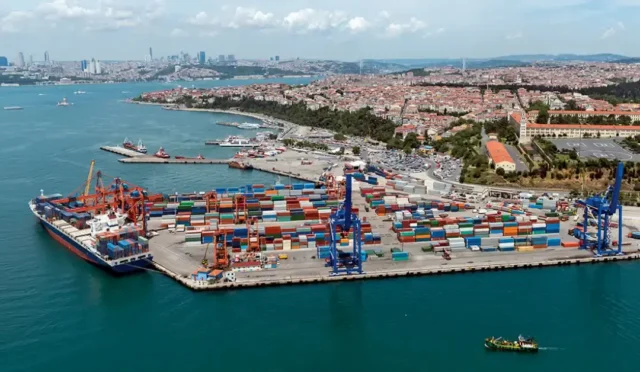 Türkiye'nin günlük ihracatında 2 milyar doları aşan tarihi rekoru gösteren görsel