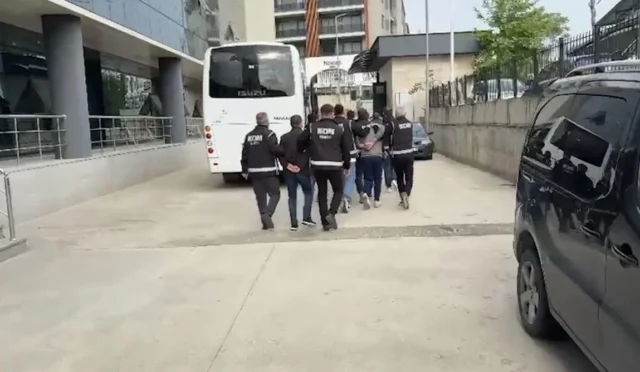 Bursa ve İstanbul'da iş insanlarına zorla çek imzalatan suç örgütüne yönelik operasyonun kapak görseli