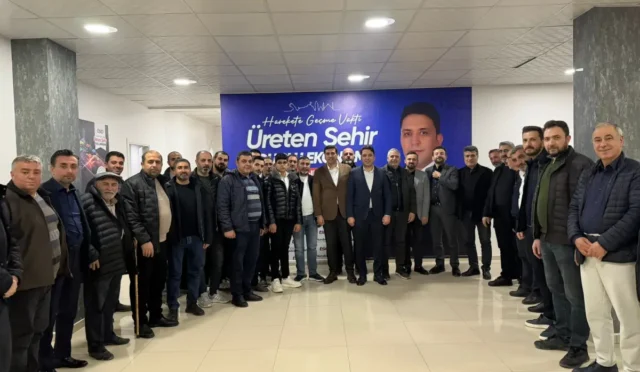 Elazığ Ticaret ve Sanayi Odası Başkan Adayı Nurullah Öner açıklama yaparken