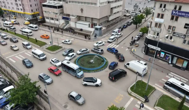 Kırıkkale Ofis Kavşağı'nda trafik akışını rahatlatmak için yapılan yeni düzenleme
