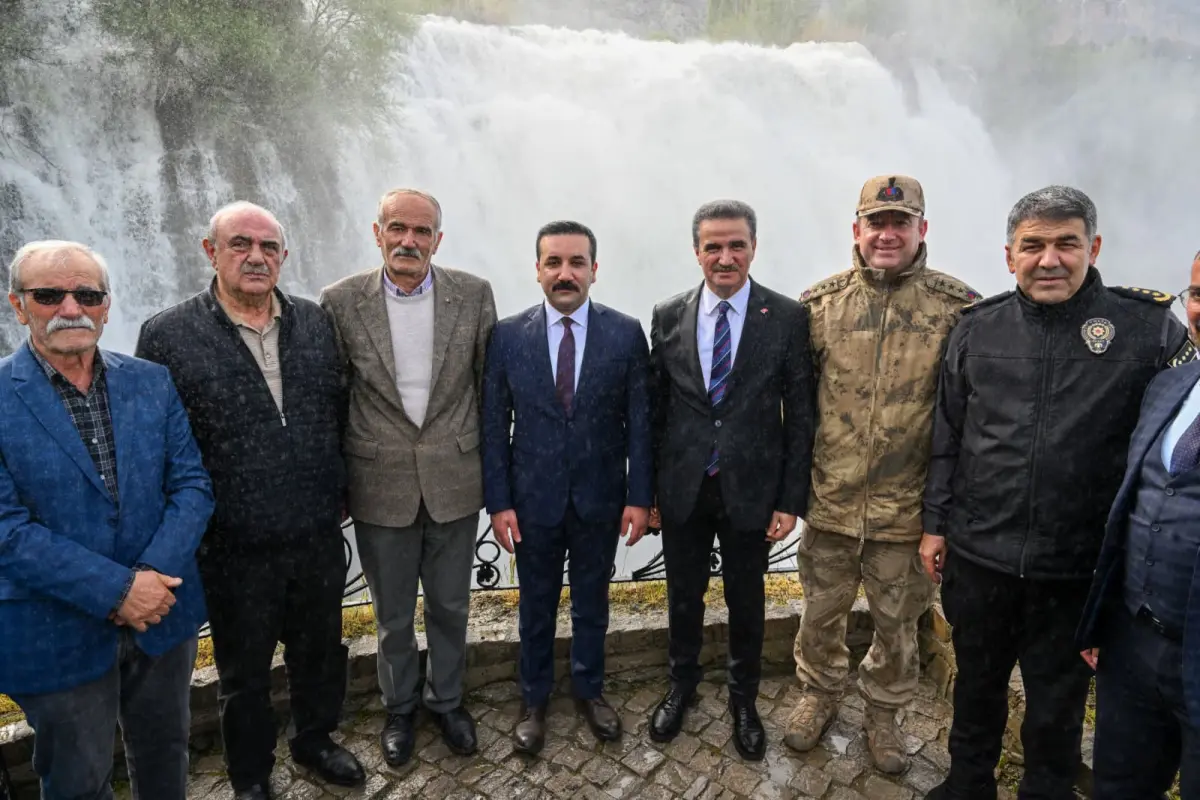 Vali Baruş, Tortum Şelalesi’nin Büyüleyici Güzelliğini Gözler Önüne Serdi: “Doğanın Sunduğu Eşsiz Bir Hazine”