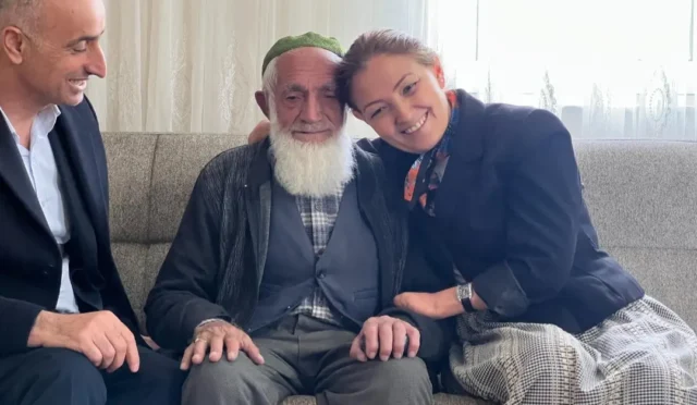 AK Parti Milletvekili Fatma Öncü, Erzurum'un kırsal bölgelerindeki ev ve tandır ziyaretlerinde vatandaşlarla bir araya geliyor.