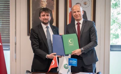 Yeşilay ve BM temsilcileri, göçmenlerin ruh sağlığına destek için iş birliği anlaşması imzalıyor.