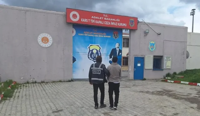 Kars'ta 8 yıl 4 ay hapis cezası bulunan dolandırıcılık zanlısı yakalandı