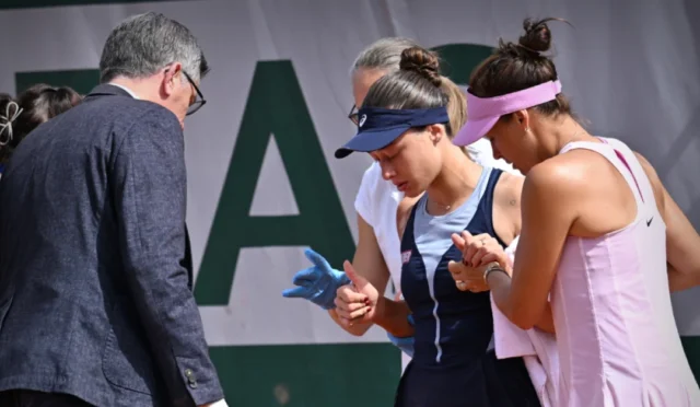 Milli tenisçi Zeynep Sönmez Roland Garros çiftler maçında sakatlandı