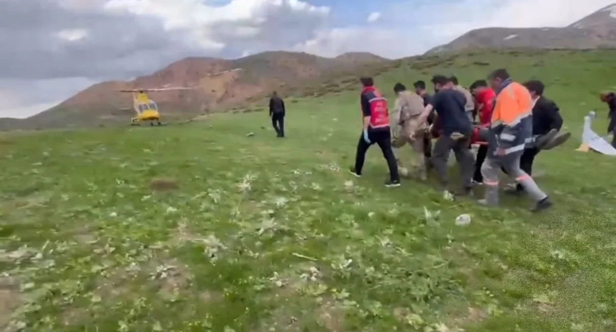 Erzurum’da Nefes Kesen Kurtarma Operasyonu: Kayalıklardan Düşen Vatandaş Helikopterle Hastaneye Taşındı
