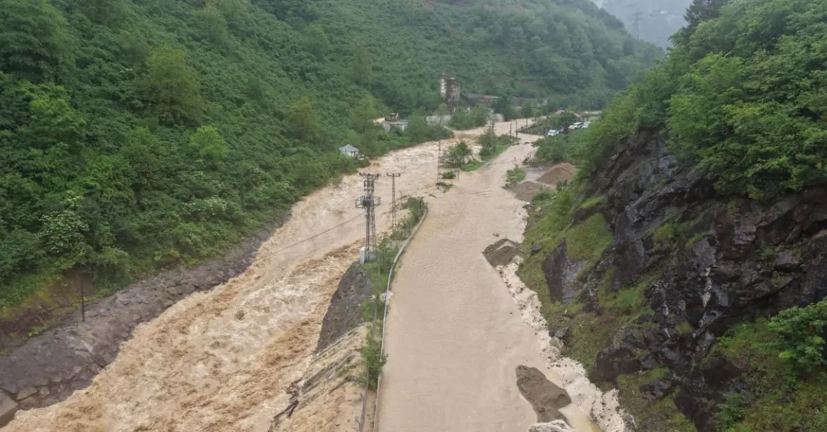 Giresun’da Ani Sel: Elmalı-Kovanlık Yolu Ulaşıma Kapandı, Güvenlik Önlemleri Alındı