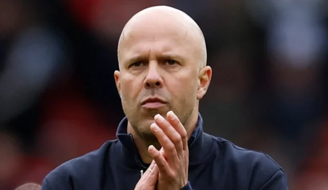 Liverpool teknik direktörü Arne Slot'un görevine son verildiği ve Andoni Iraola'nın aday olduğu haberi