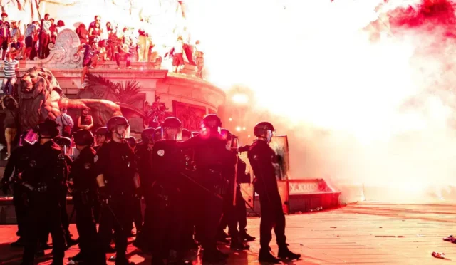 Şampiyonlar Ligi finali sonrası Paris'te PSG taraftarlarının kutlamaları sırasında yaşanan olaylar ve polis müdahalesi