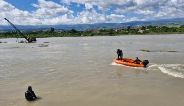 Tokat'ta Kelkit Çayı'nda kayıp kişileri arama kurtarma ekipleri çalışma yapıyor