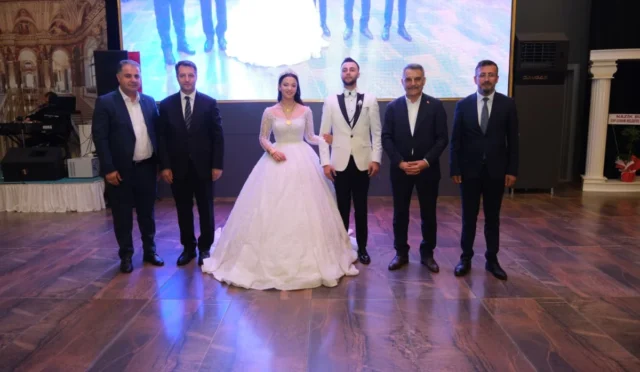 Gülşehri Belediye Başkanı Şakir Yıldırım'ın oğlunun nikah töreninden duygusal bir an