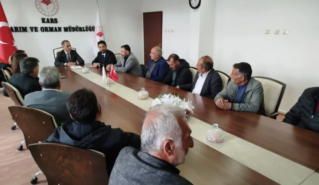 Kars Damızlık Sığır Yetiştiricileri Birliği yönetimi, Kars İl Tarım ve Orman Müdürü Enver Aydın'ı ziyaret etti.