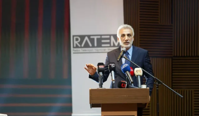 RATEM'in yayıncılık sektörüne yönelik dijital dönüşüm vizyonunu temsil eden soyut bir görsel