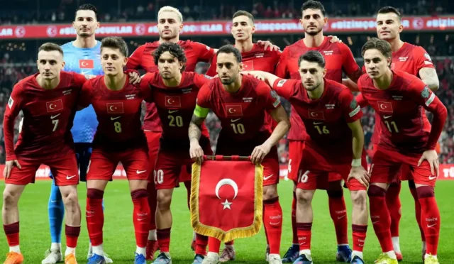 A Milli Futbol Takımı oyuncuları sahada
