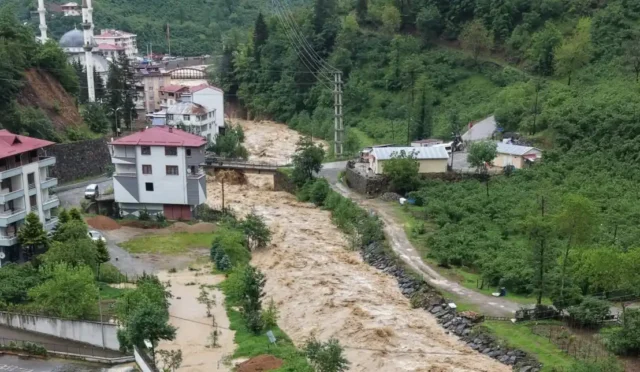 Giresun Bulancak'ta heyelan riski nedeniyle tahliye edilen evler