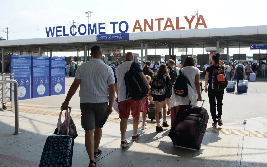Antalya’da Bayram Coşkusu: Turizmde Yüzde 95 Doluluk Oranıyla Rekor Sezon Beklentisi