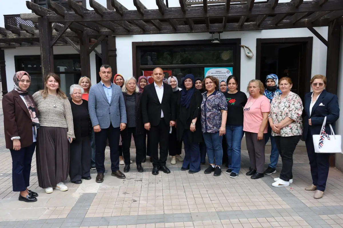 Kırıkkale’de Kadınların El Emeği Göz Nuru Çini Sanatı Başkan Önal’dan Tam Not Aldı