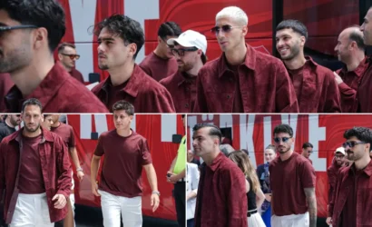 A Milli Futbol Takımı oyuncuları ABD'ye gitmek üzere uçağa binerken