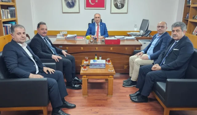 TİMBİR heyeti, YÖK Başkanı Prof. Dr. Hüseyin Karaman'ı ziyaret etti. Görüşmede medya ve yükseköğretim konuları ele alındı.