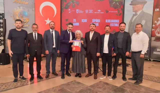 Usta sanatçı Emel Göksu, Ankara Kent Konseyi'nde Uçan Süpürge Festivali kapsamında ağırlandı
