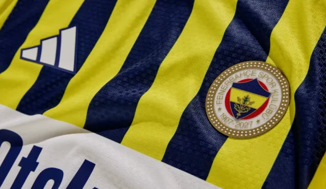 Fenerbahçe'nin 120. yıl formaları taraftarların beğenisine sunuldu